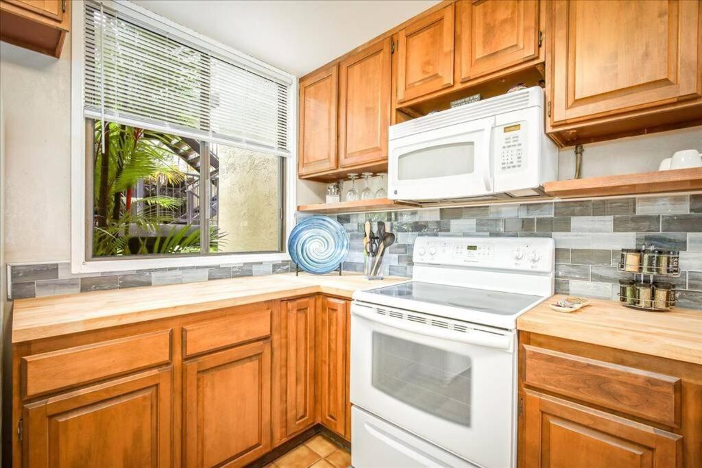 Beautiful 2/2 Condo In Kailua Kona. Ocean View! Extérieur photo